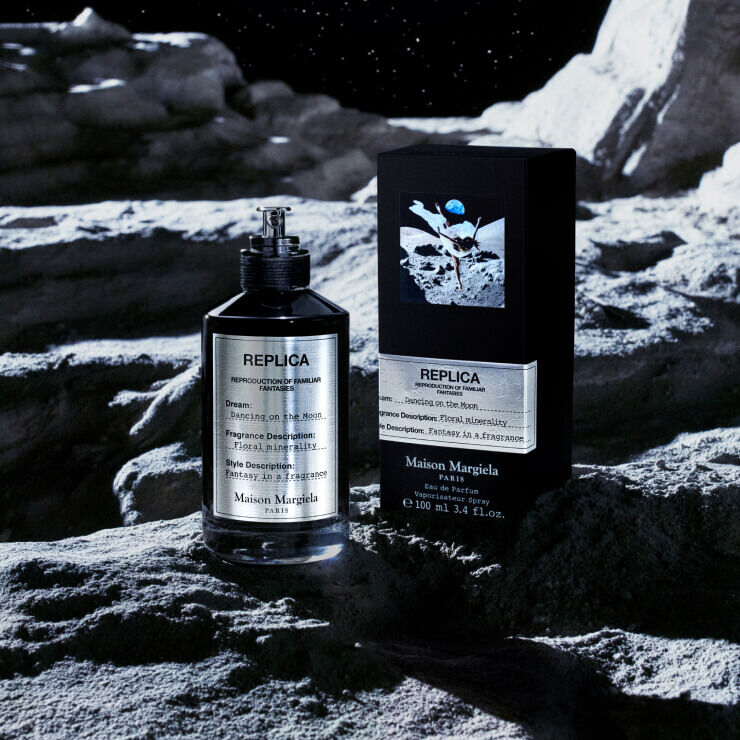 REPLICA DANCING ON THE MOON